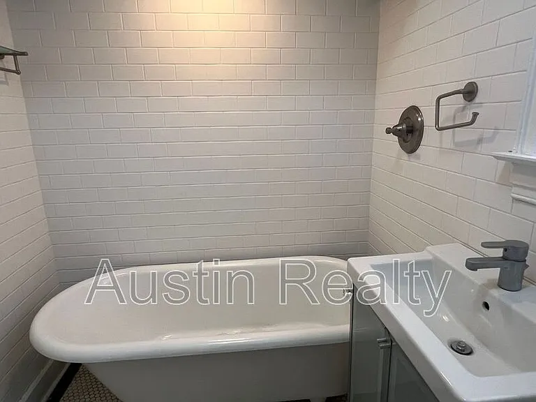 3901 Hartford St #2F — Photo 12