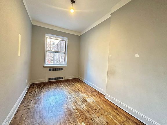 3rd image of 51 E 34th St #4T