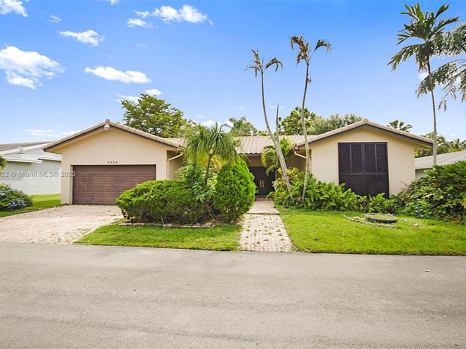 1st image of 4404 Queen Palm Ln