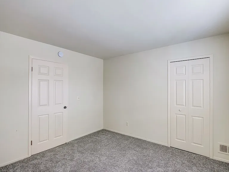 Jamestown Village Apartments — Photo 20