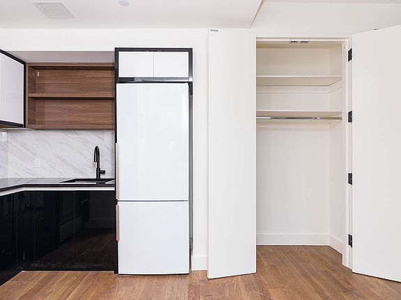 2nd image of 581 Ocean Pkwy APT 4D