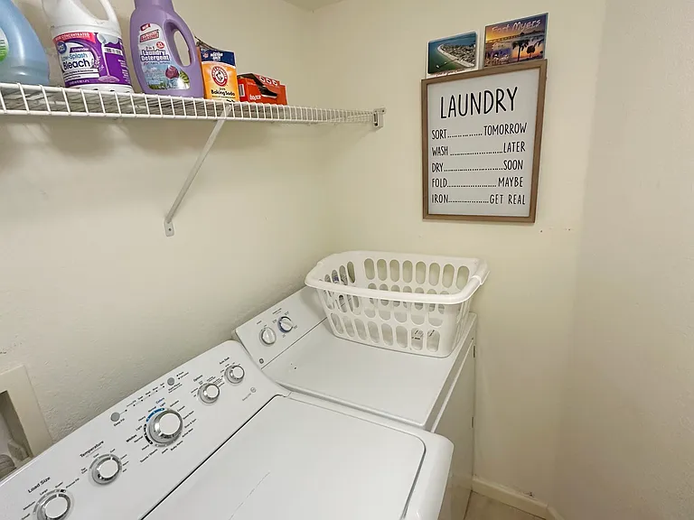 Laundry room in unit ! __