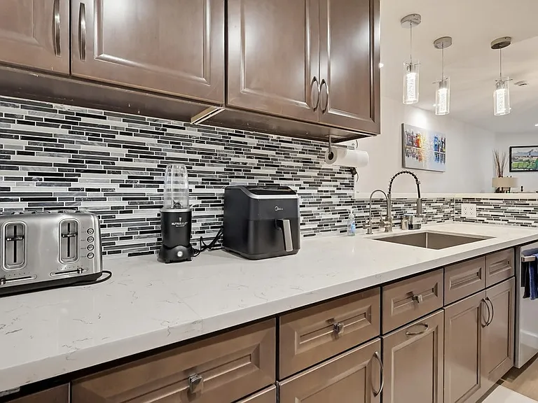 5132 W Maplewood Ave #202 — Photo 24