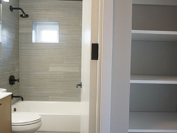 5th image of 560 W 43rd St APT 11D