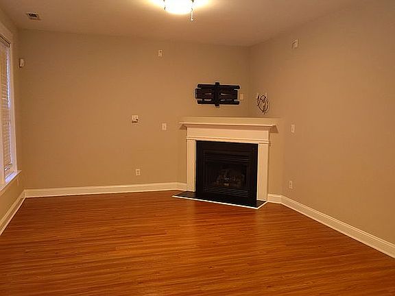 3rd image of 352 Collinsworth Dr