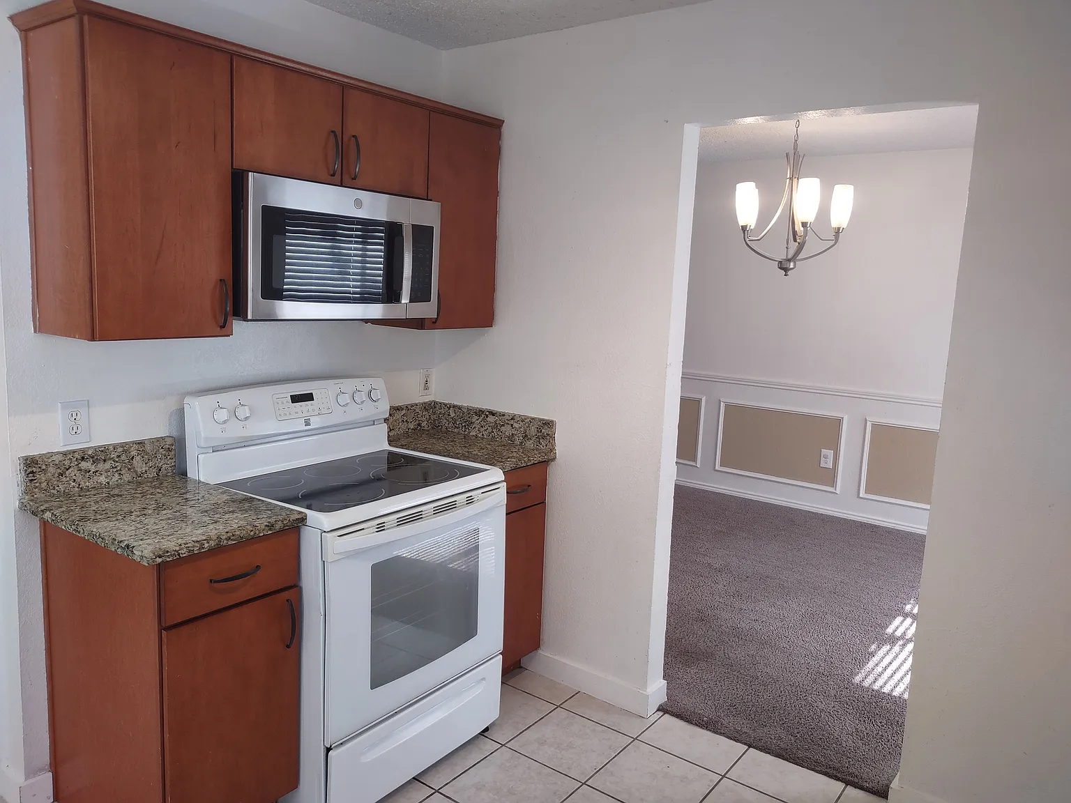 3 bed, 2.5 bath, 1929 sqft, $2,300 — Photo 4