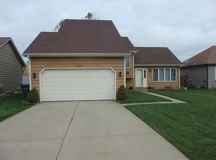 1120 Mary Jane Ln, Beach Park, IL 60099