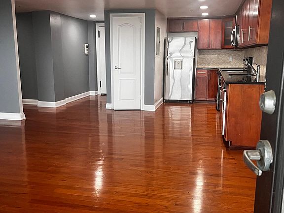 4th image of 60 Parkway Dr E APT 11M