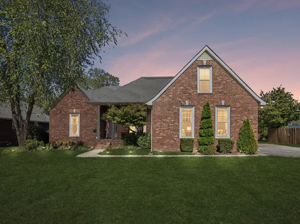 1911 Kensington Dr, Murfreesboro, TN 37127