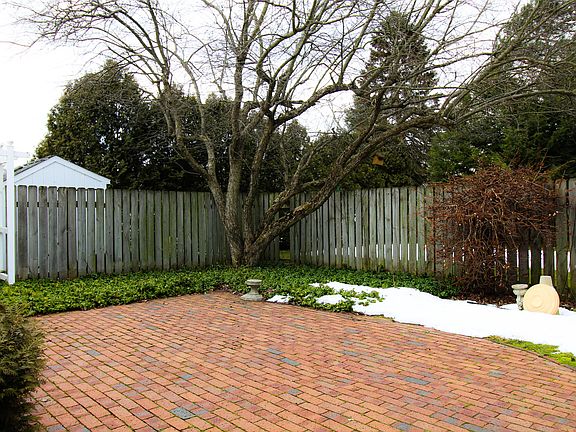 3rd image of 2413 Holly Ave