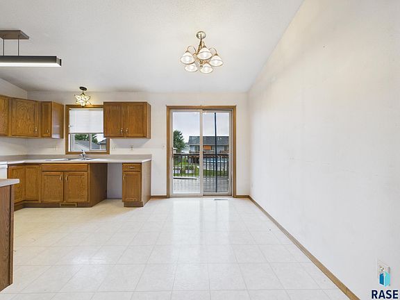 4th image of 7521 S Bell Cir