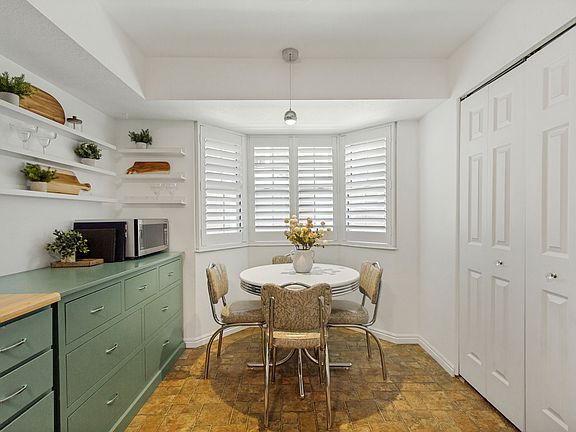 5th image of 635 E Williamsburg Park Cir S