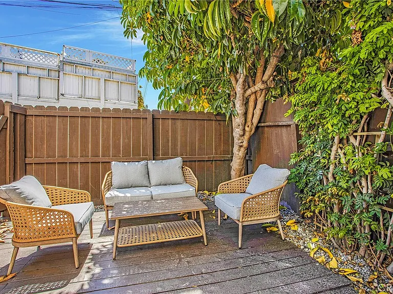 26 La Verne Ave — Photo 14