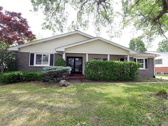3rd image of 2712 Wintergreen Dr
