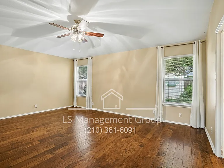 14343 Markham Gln — Photo 12