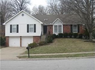 944 Blueberry Ln, Liberty, MO 64068