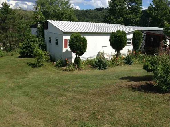 128 Middle Run Rd, Chester, WV 26034