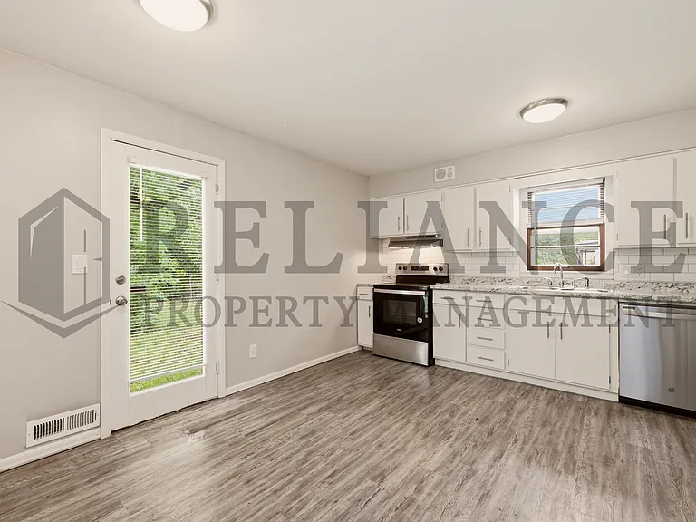 1401 W Calvert St — Photo 17