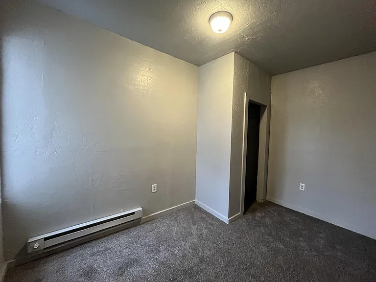 615 W Locust St — Photo 17
