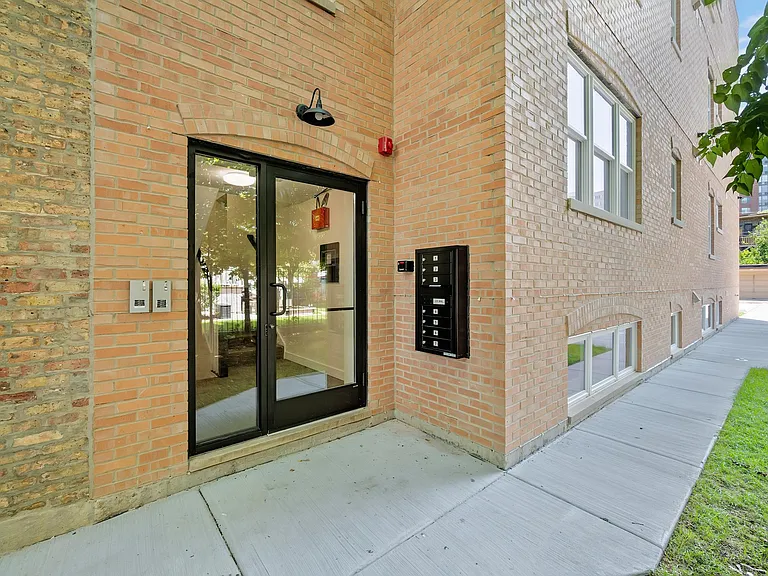 1111 Erie St #4 — Photo 24