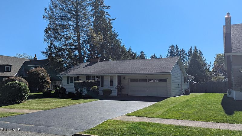 3rd image of 18 1/2 S Park Drive