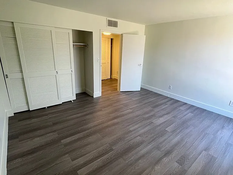 Sycamore Place Apartments — Photo 45