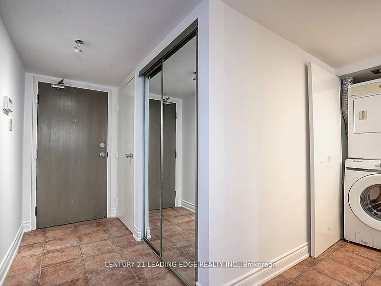 1001 Bay St #514 — Photo 6