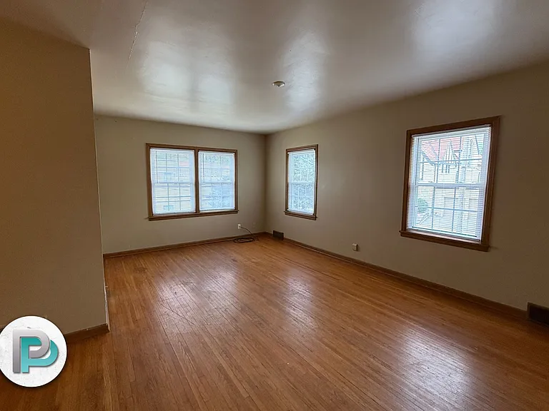 221 2nd St NE #4 — Photo 7