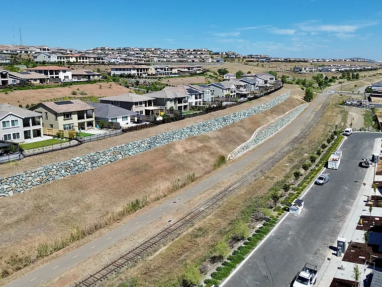 4581 Field View Dr — Photo 2