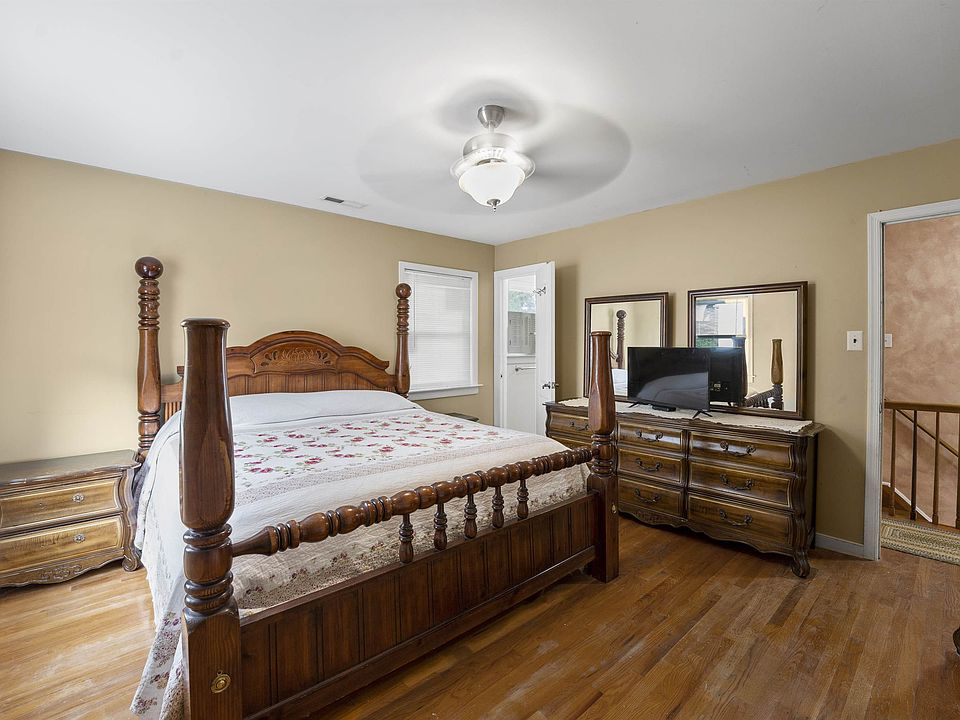 2nd image of 9614 Asbury Ct