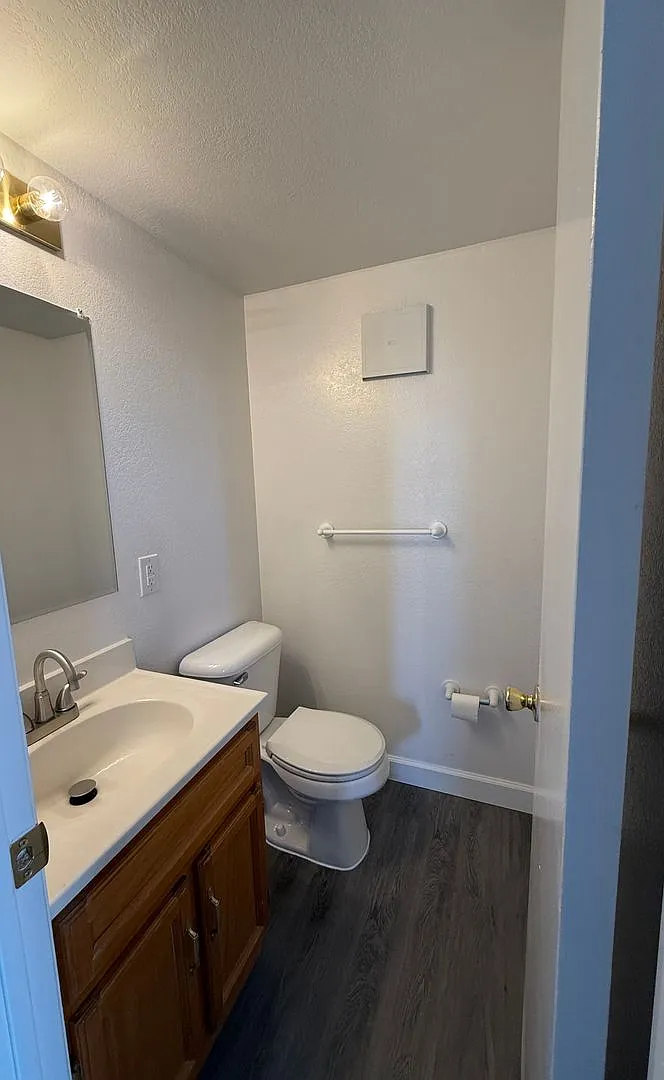 Elbow Dr W 228-230 — Photo 3