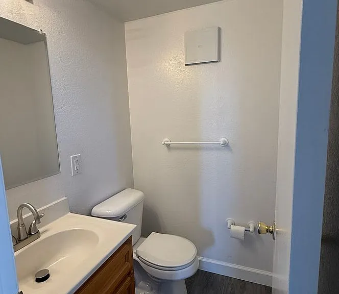 Elbow Dr W 228-230 — Photo 3