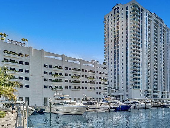 2nd image of 17111 Biscayne Blvd Unit 307
