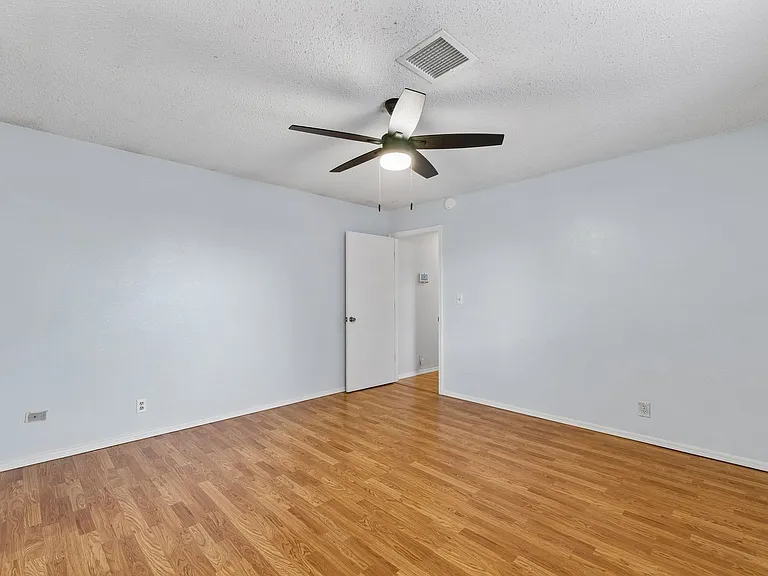 213 S Silver Dr — Photo 17