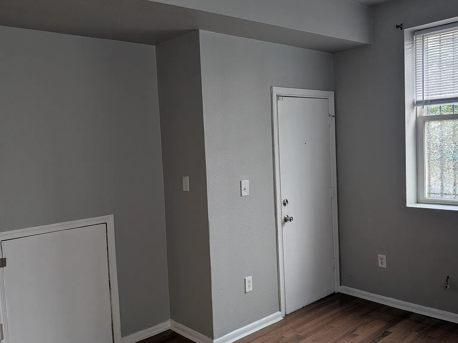 2 bed, 700 sqft, $2,100 — Photo 2