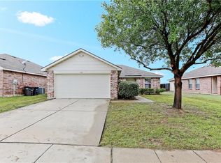 1305 Castle Ridge Rd, Fort Worth, TX 76140