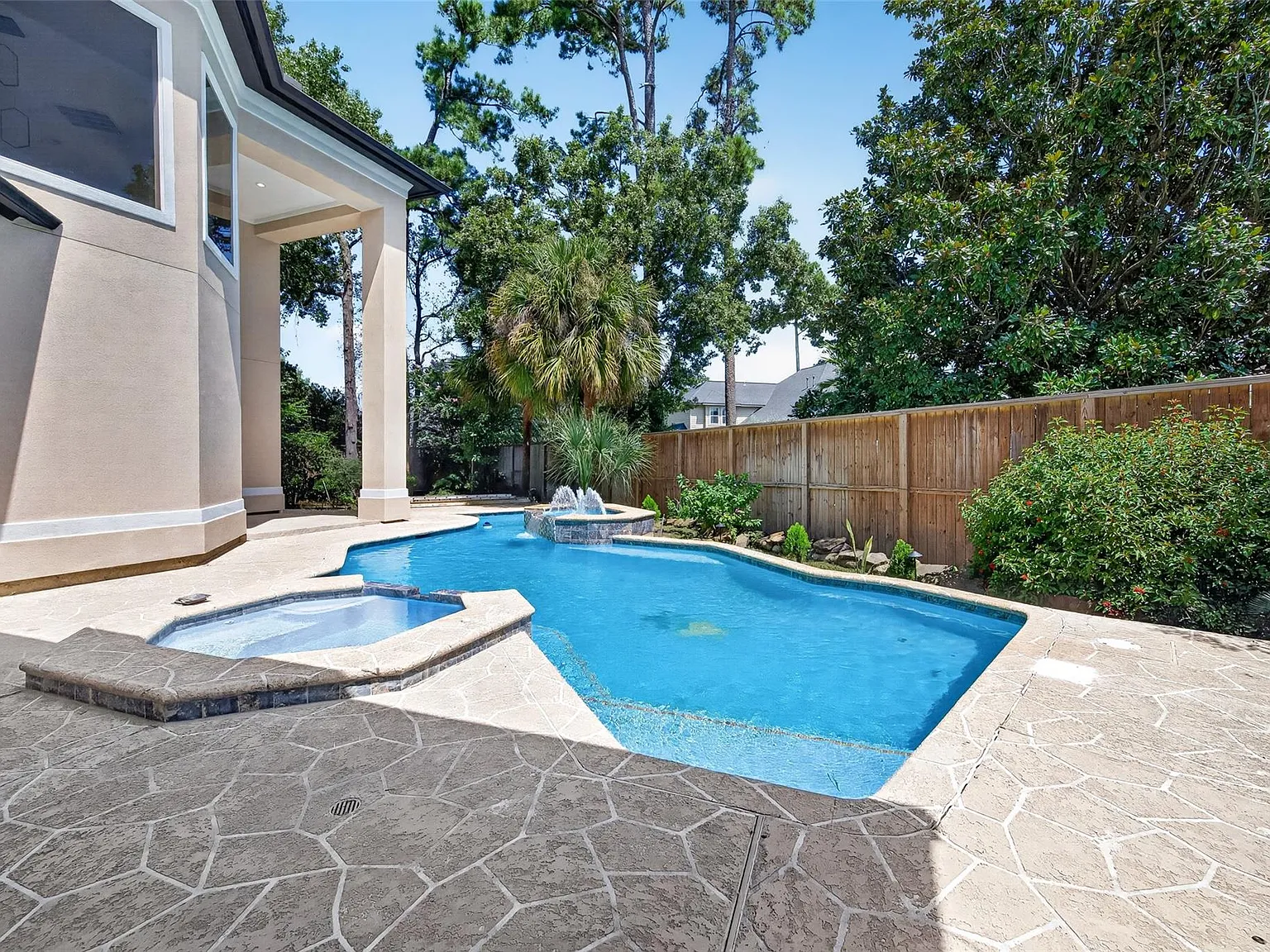 5 bed, 4.5 bath, 5126 sqft, $10,000 — Photo 4