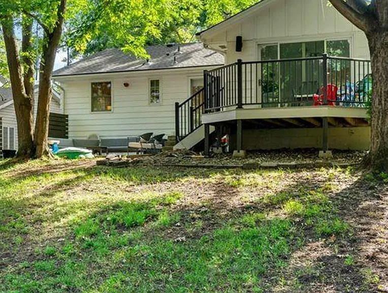 4520 Vandervork Ave — Photo 6