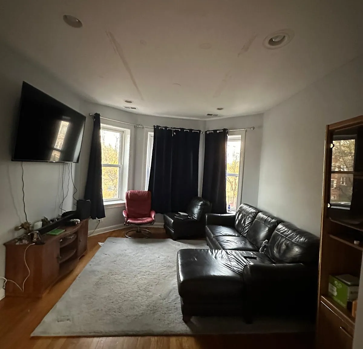 3 bed, 1000 sqft, $1,700 — Photo 4