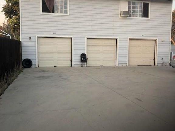 5th image of 309 E Santa Barbara St