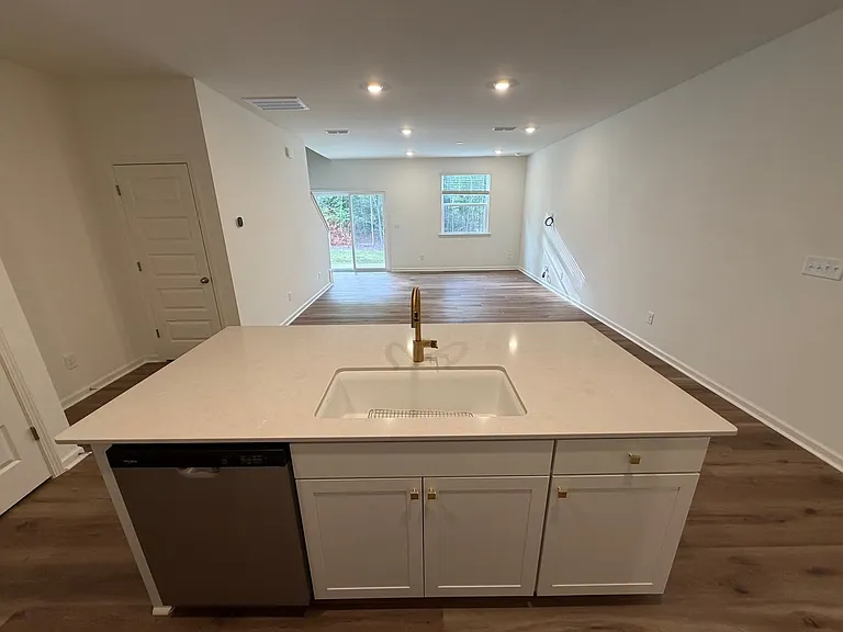 128 Parker Ln — Photo 5