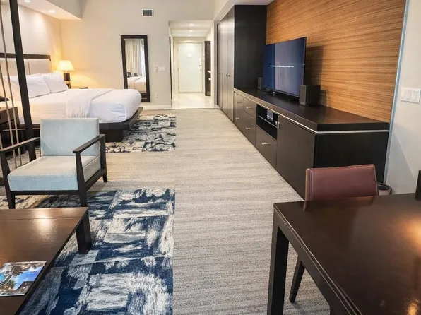 5300 NW 87th Avenue #706, Miami, FL 33178