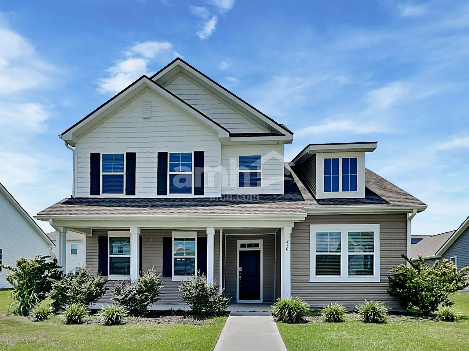 4 bed, 2.5 bath, 2300 sqft, $2,425 — Photo 1