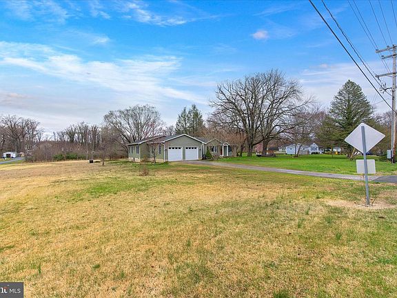 2nd image of 1576 Saint Margarets Rd