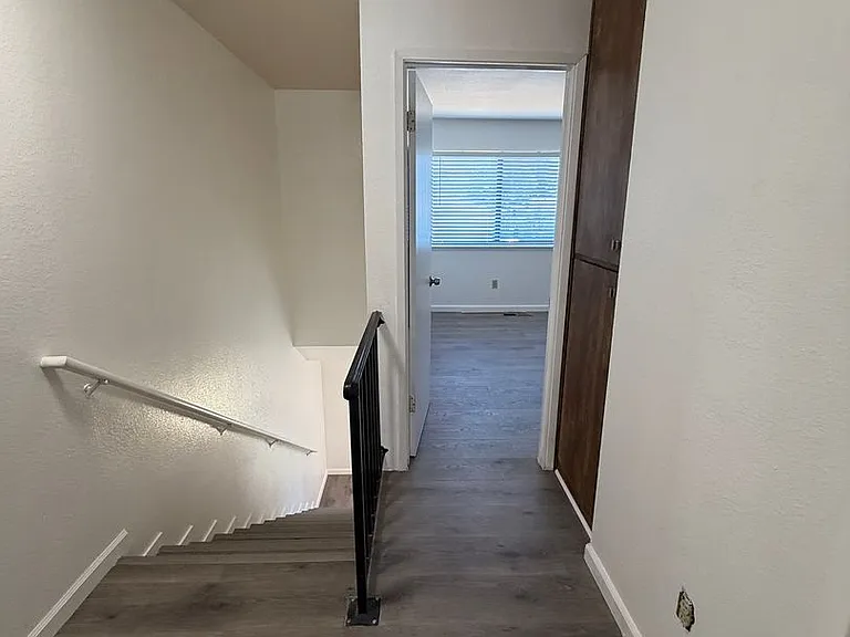 1930 Manor Pl — Photo 18