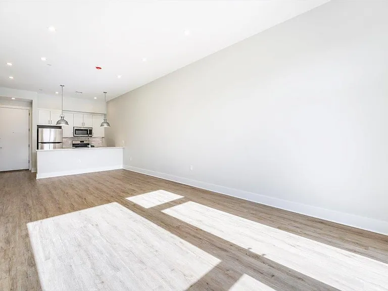 667-665 Grand St #305 — Photo 11