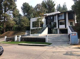 3808 Hayvenhurst Ave, Encino, CA 91436