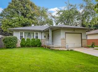 1211 Hiawatha Dr, Elgin, IL 60120
