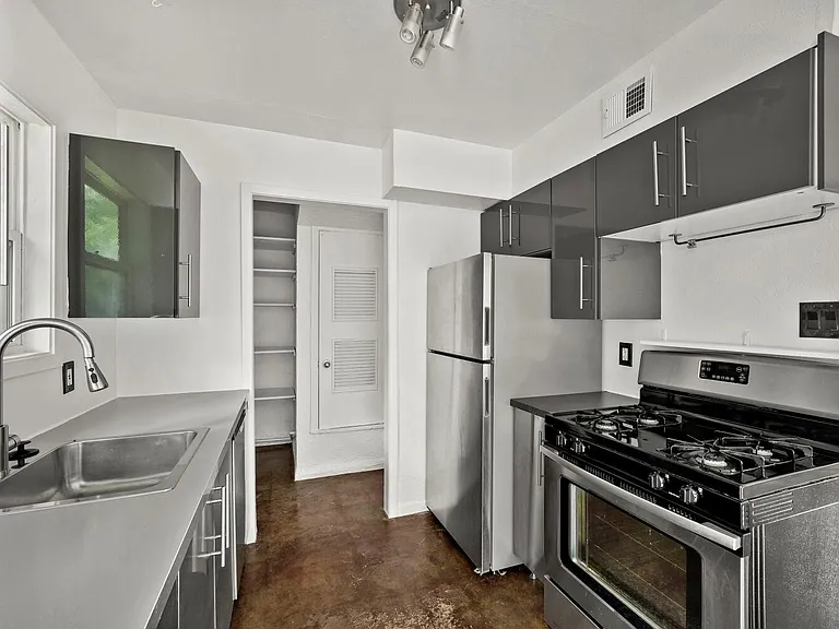 903 Aurora Cir #B — Photo 9