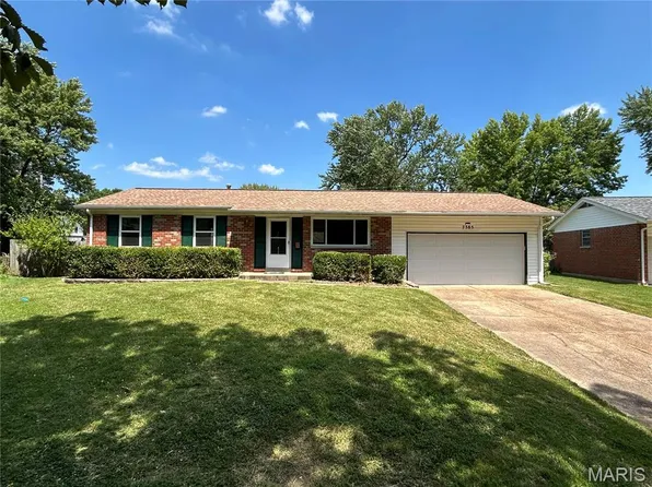 7385 Landi Ct, Hazelwood, MO 63042